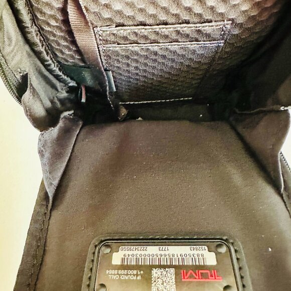 TUMI ROGERS OLIVE AND BLACK EXPANDABLE SMALL CROSSBODY BAG UNISEX $275 - Picture 7 of 9